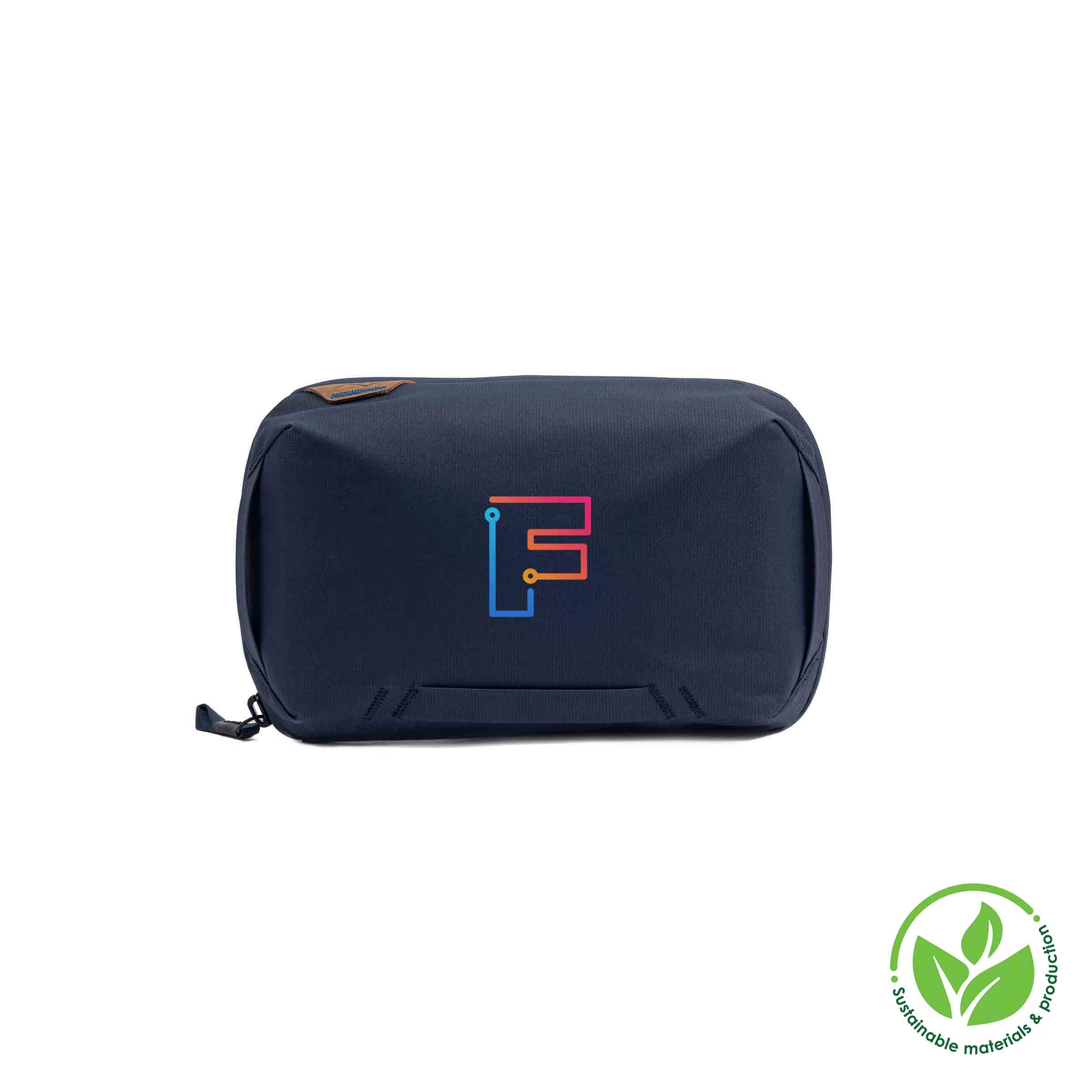 Peak Design Tech Pouch Midnight

100% recycled nylon shell
Origami-style pockets
Elastic accessory loops
Exterior handles
Personalisation with a thermal print