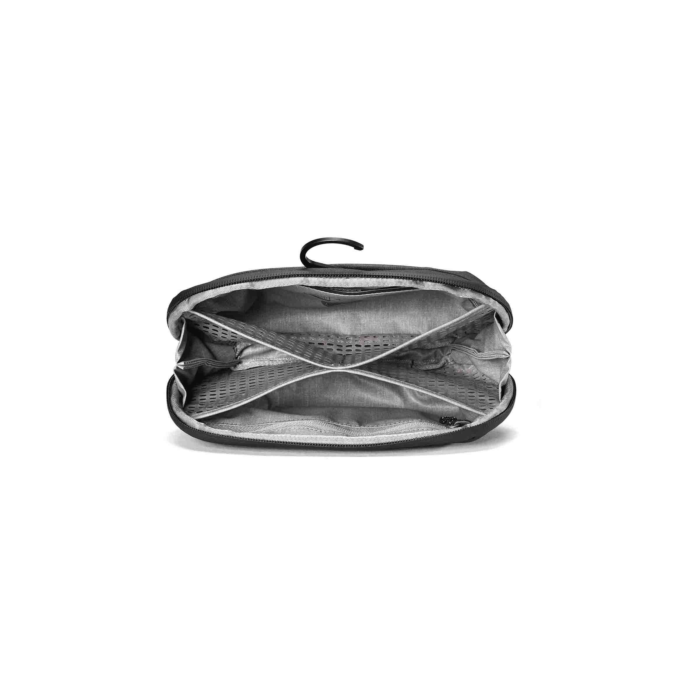 File name: PD-Wash-Pouch-Small-Black-5.jpg
Dimensions: 2400 x 2400 pixels
File size: 85.2 KB